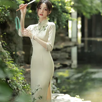 Cheongsam Ķīniešu stilā vidū piedurknēm imitācija acetāts izšūti gara kleita svaigu un mākslas seno meitene