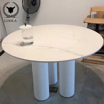 Ziemeļvalstu masīvkoka apaļā akmens plāksnes pusdienu galda marmora dzīvojamā telpā ģimenes sarunu galda apaļā galda vienkārša un pielāgojama