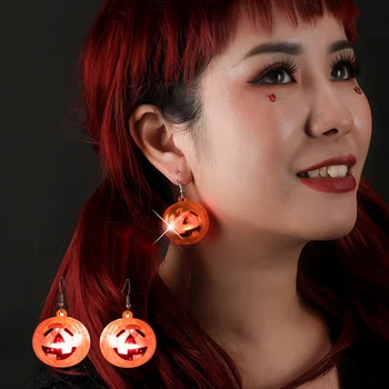 Radošu Dizainu Halloween Puse Auskari LED Gaismas Auskari Akrila Sakausējuma Spoku Galvas Ķirbju Rotaslietas Dāvanu Puse Auskari