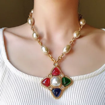 Ornaments Krāsainu Glazūru Vintage Broša Pērļu Kaklarota